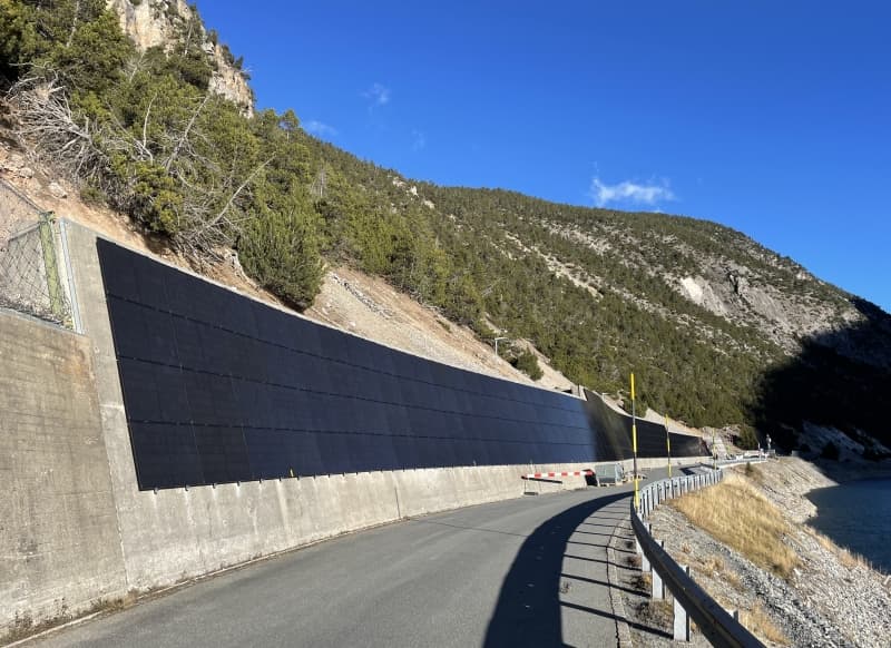 Blackstar saulės moduliai saulės elektrinėje Šveicarijoje