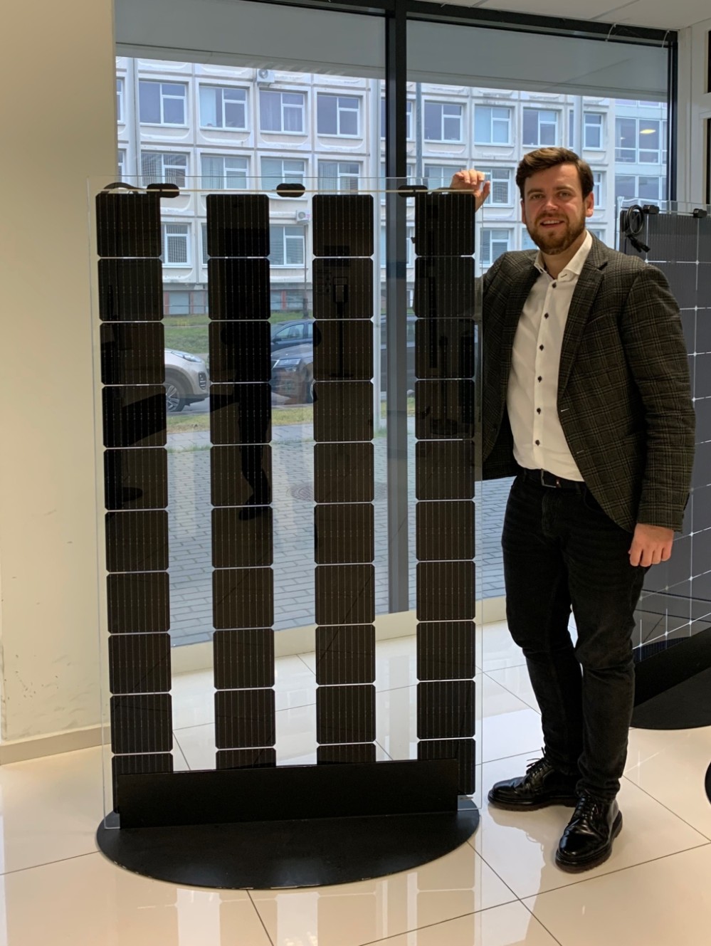 SoliTek presenta moduli solari più efficienti per le serre.